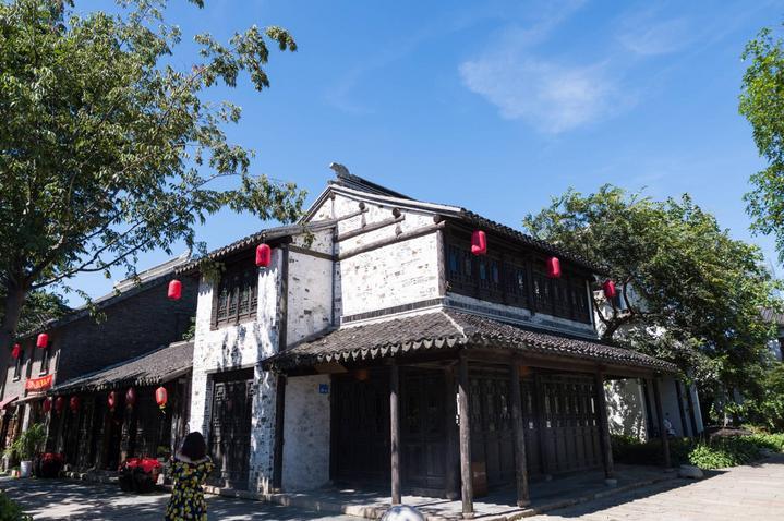 前夫有困难,帮还是不帮?——互联网上的热门社区平台